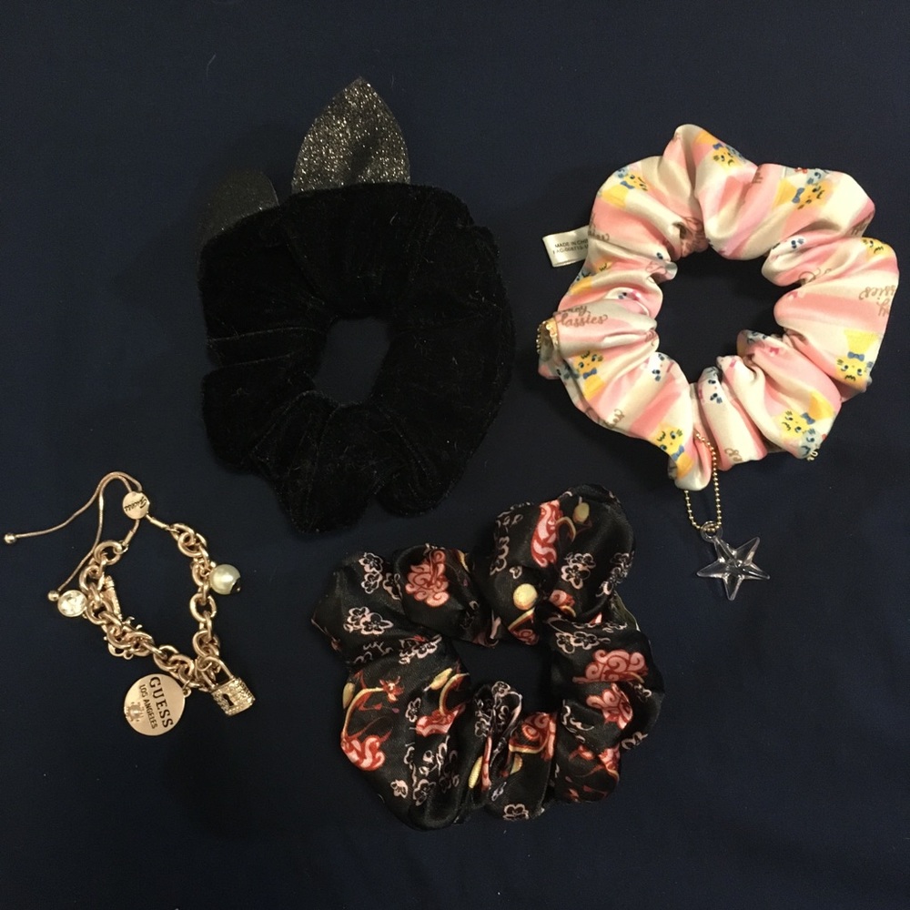Another accessory bundle 4 items